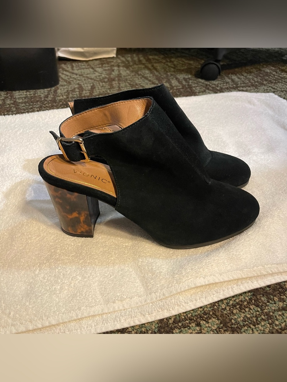 GUC Women’s Vionic Perk Lacey Ankle Suede Strap Boots Size 9.5